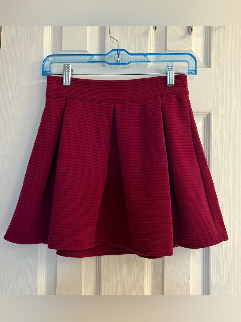 Y2K Pretty Little Liars Aéropostale Maroon Pleated Skater Mini Skirt Size Small.